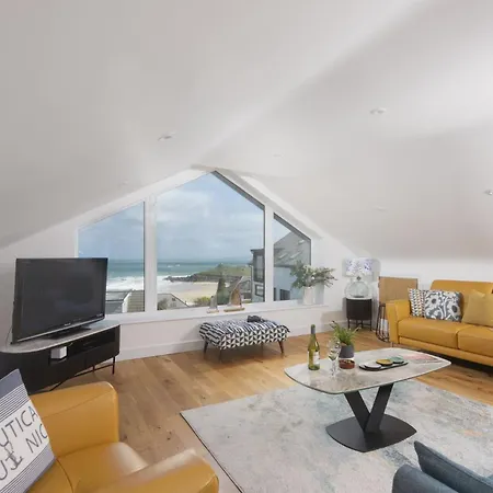 Greensleeves, Holiday home